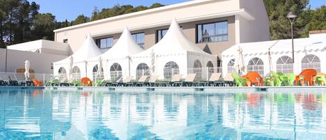 Seasonal outdoor pool, open 9:00 AM to 7:00 PM, pool umbrellas