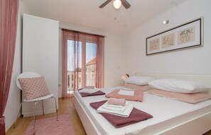 2 habitaciones, caja de seguridad en la habitación y cuna de viaje 