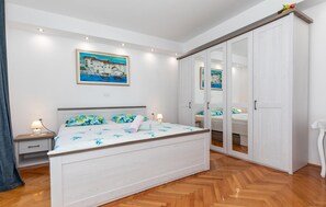 1 bedroom, travel crib, free WiFi, bed sheets