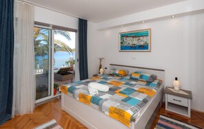 1 chambre, lit parapluie, Wi-Fi gratuit, draps fournis