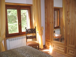 Suite (private external bathroom - 1) | Cortinas opacas, wifi gratis, ropa de cama