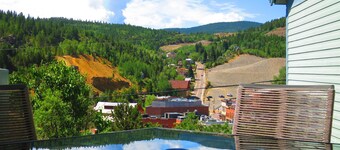 LI'L MOUNTAIN RETREAT BY HISTORIC DISTRICT, NEAR HOT SPRINGS and SKI RESORTS 