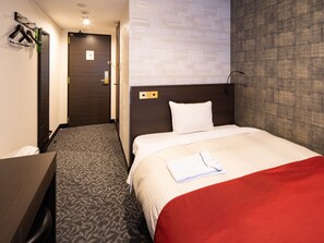 Single Room, No Cleaning | Desk, laptop workspace, iron/ironing board, free WiFi - AI HOTEL Keikyu Kamata (Tokyo)