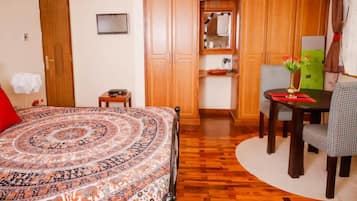Basic Apartment, 1 Double Bed, Non Smoking | 1 bedroom, premium bedding, desk, travel crib