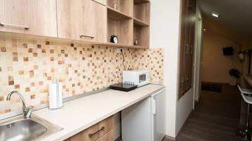 Studio Apartment | Dapur kecil peribadi | Peti sejuk, dapur, cerek elektrik
