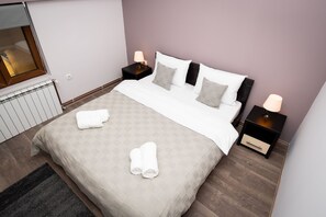 Appartamento Standard | Biancheria da letto di alta qualità, copriletto in piuma