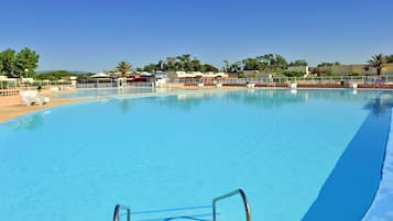 Outdoor pool, pool umbrellas, sun loungers