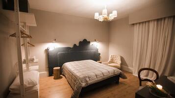 Camera matrimoniale con vista Torre e Castello