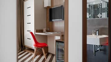 Comfort Double Room | Hypo-allergenic bedding, minibar, in-room safe, desk