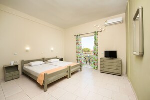 Cofres nos quartos, ferros/tábuas de passar roupa, Wi-Fi de cortesia