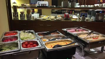 Daily continental breakfast (EUR 8.90 per person)