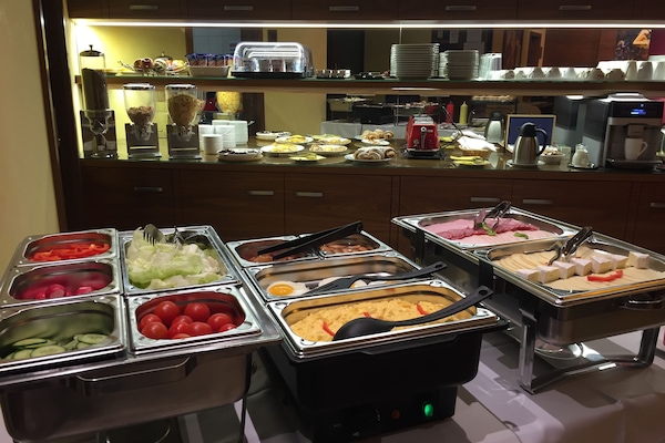 Daily continental breakfast for a fee