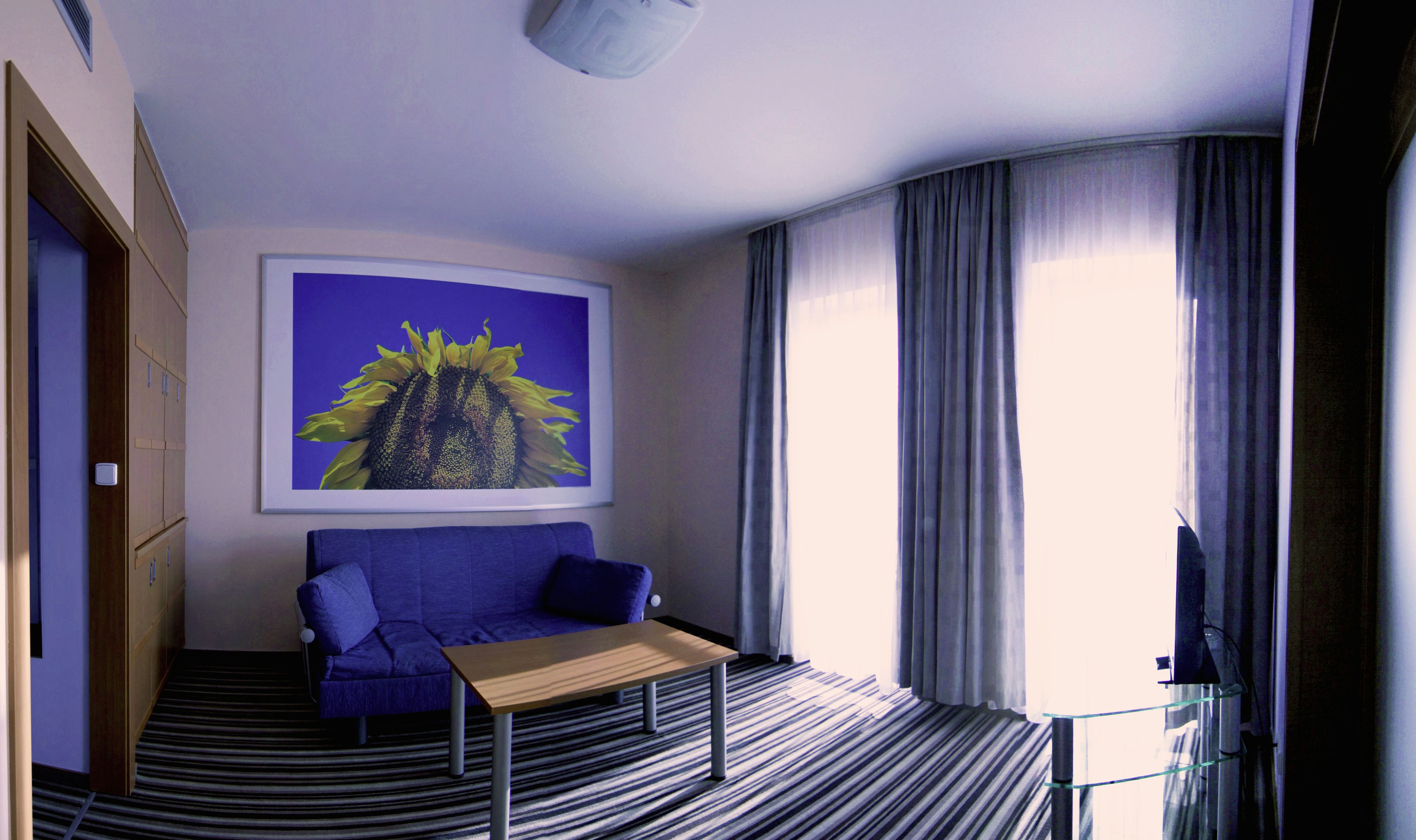 Apartment | Living room | Flat-screen TV