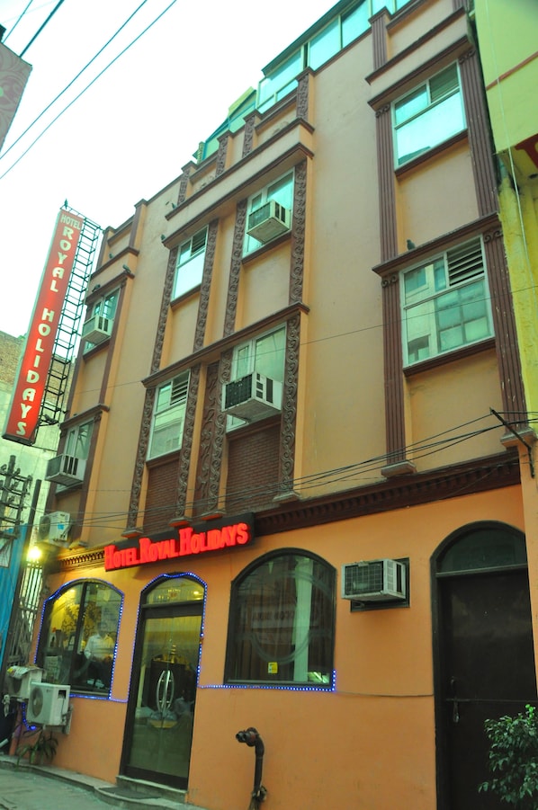 Vista frontal de la propiedad