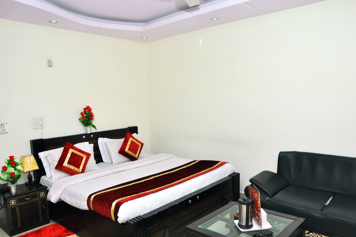 Habitación Deluxe, 1 cama doble, no fumadores | 20 dormitorios, edredones de plumas, colchones Select Comfort