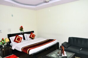 Deluxe Room, 1 Double Bed, Non Smoking - Hotel Royal Holidays (New Delhi)