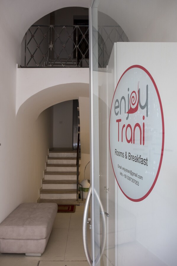 Interior entrance - Enjoy Trani (Trani)