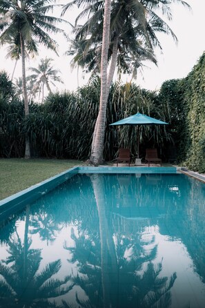 Hồ bơi ngoài trời 