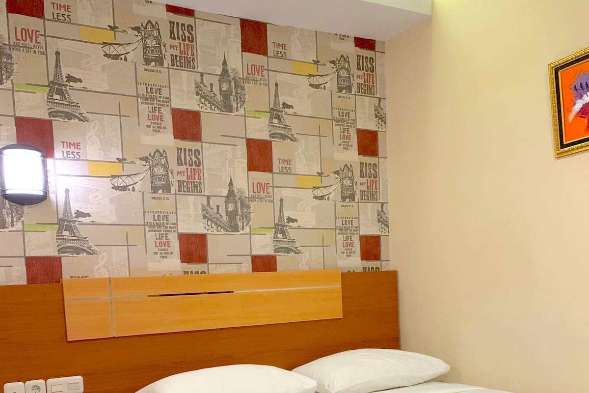 Habitación superior | Escritorio, cortinas blackout, wifi gratis y ropa de cama