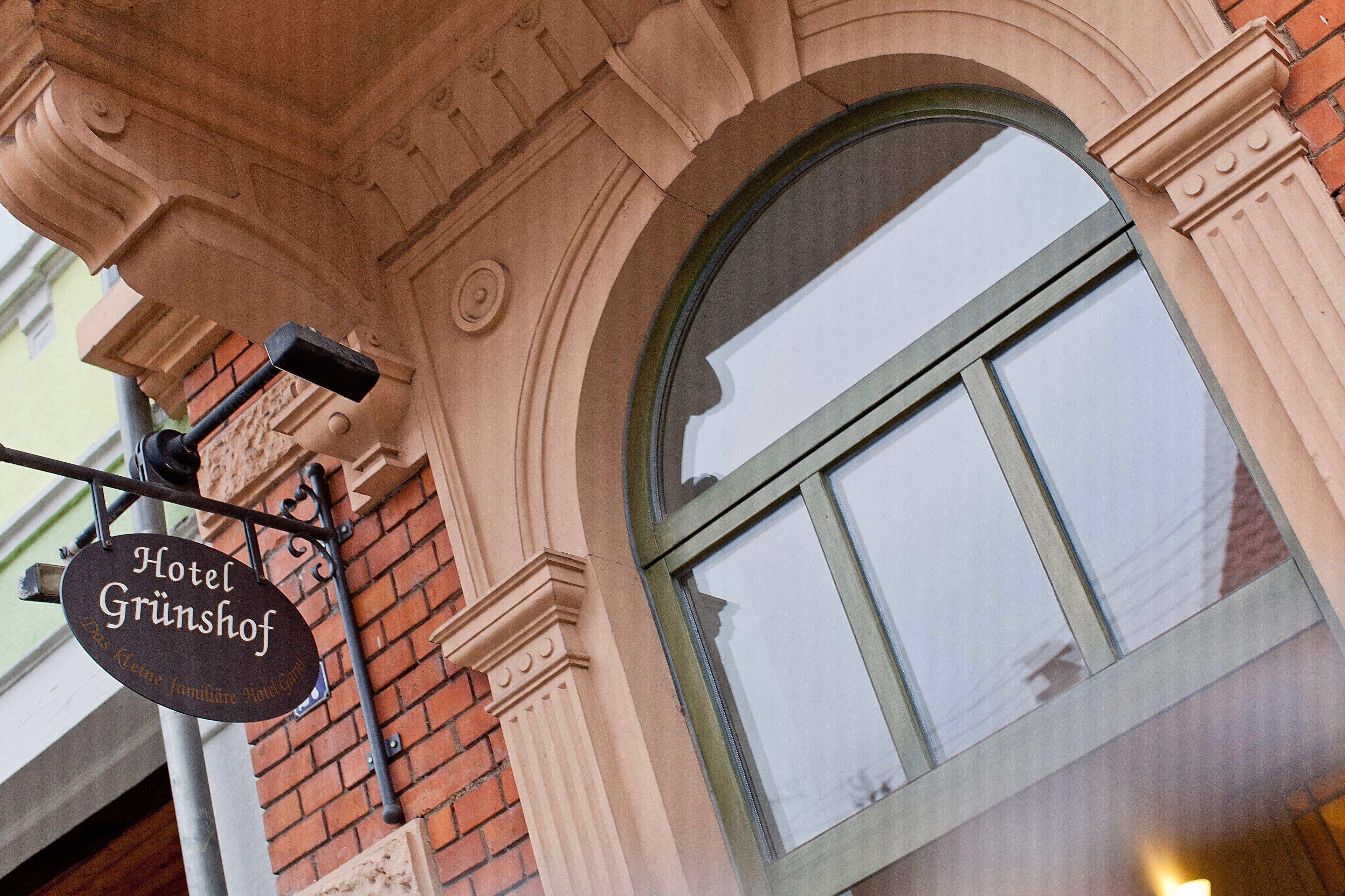 Pintu masuk properti