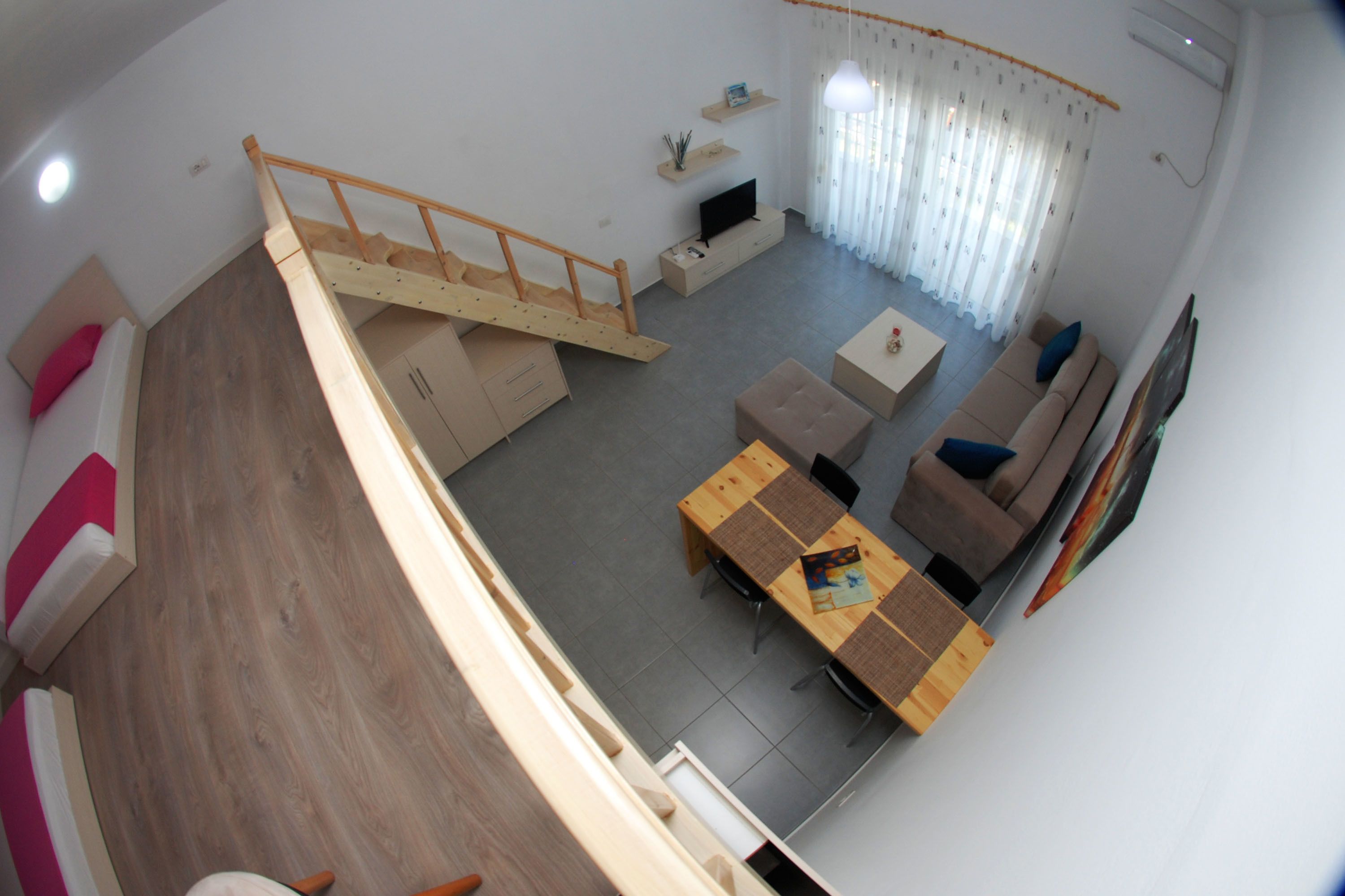 Duplex Apartment with Sea View | Area keluarga | TV layar datar