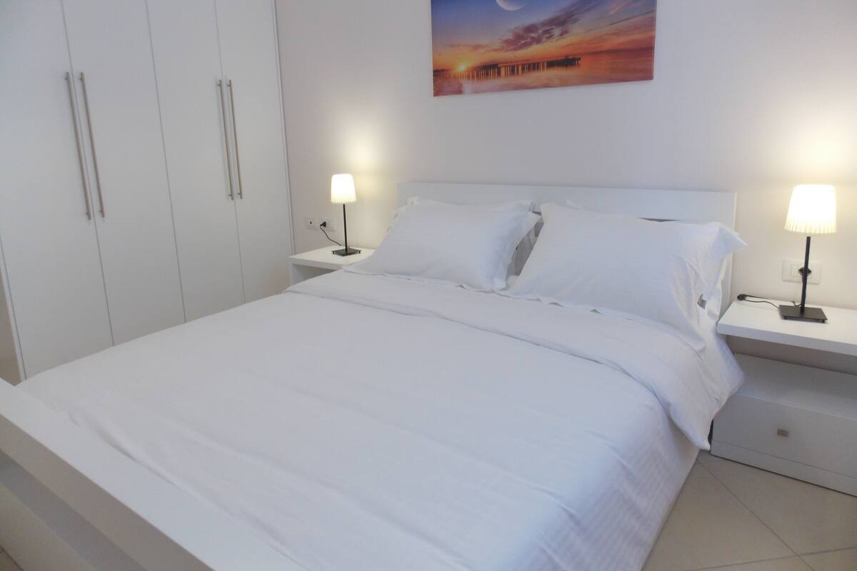1 habitación, escritorio y sistema de insonorización 