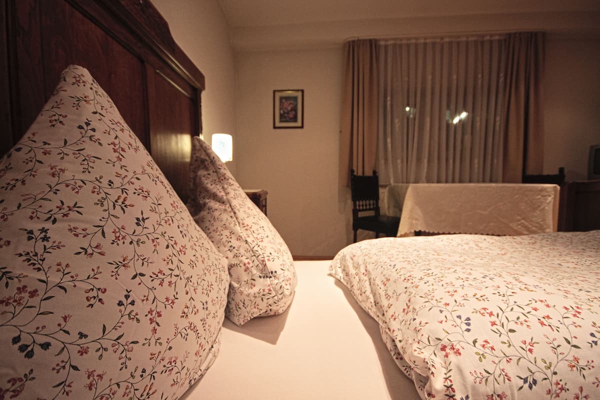 Chambre Quadruple Classique, salle de bains privée