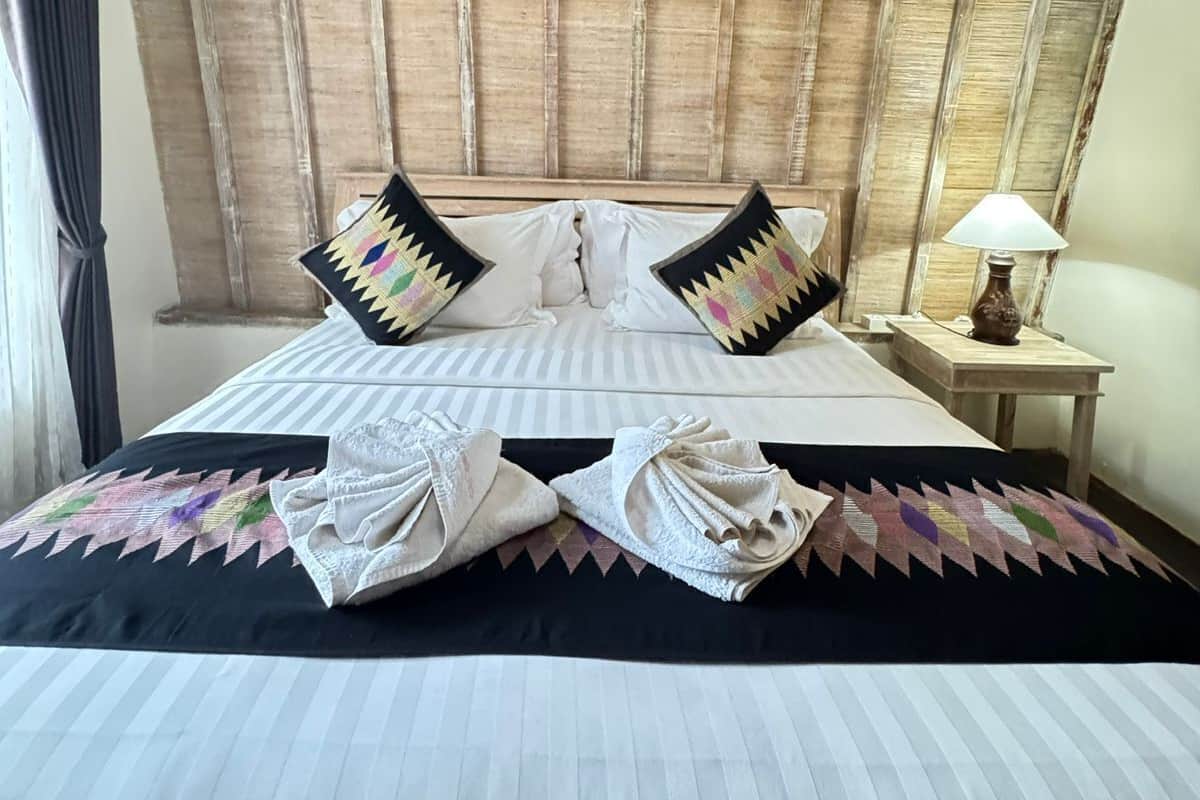 Deluxe Bungalow, 1 Double Bed | 1 bedroom, in-room safe, desk, blackout drapes