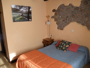 Double Room | Blackout drapes, free WiFi, bed sheets - Posada Elbete (Baztan)