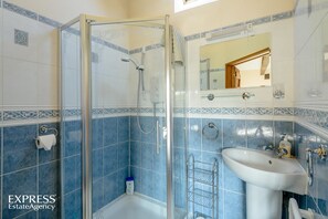 Luxury Cottage, 1 Double Bed, Accessible, Hill View | Bathroom | Shower, hair dryer, towels - Highgrove Barns (Craven Arms)