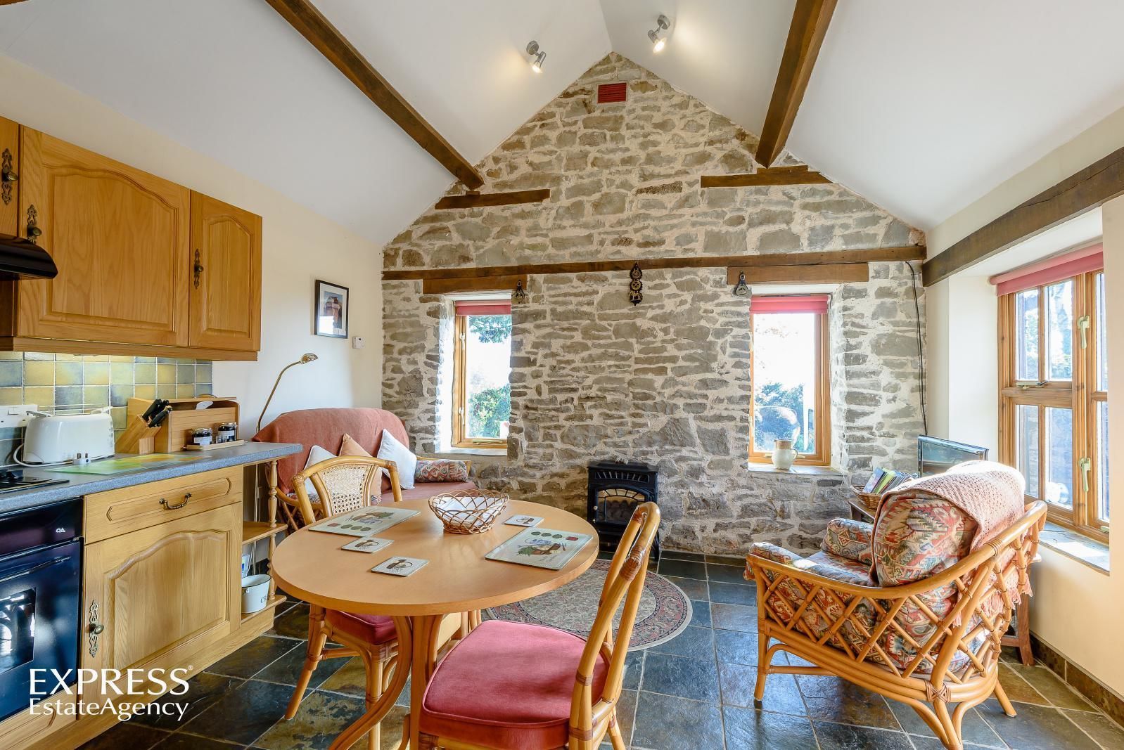 Luxury Cottage, 1 Bedroom, Mountain View | Individually furnished, blackout curtains, soundproofing