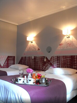 Individually decorated, individually furnished, desk, free WiFi - Logis Hôtel les Capucins (Avallon)