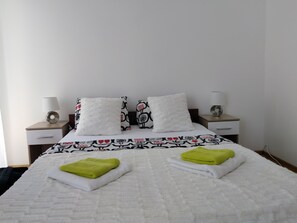 Apartment Studio 1 | Blendingsgardiner, lydisolert og strykejern/-brett