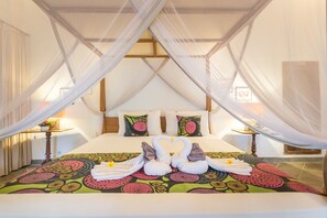 Vila standard, 3 quartos, piscina particular | 3 quartos, cofres nos quartos, escrivaninha, Wi-Fi de cortesia