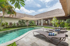 Vila standard, 3 quartos, piscina particular | Piscina particular