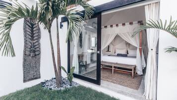 Deluxe Bungalow, 1 King Bed | In-room safe, desk, iron/ironing board, free WiFi