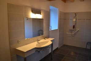 Shower, free toiletries, hair dryer, towels - Le Chêne Blanc (Plessé)