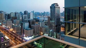 豪華客房, 1 張特大雙人床, 非吸煙房, 邊間 | 1 間臥室、舒適加層、迷你吧、客房內保險箱