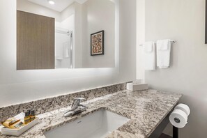 Standard Room, 1 King Bed, Non Smoking, Microwave | Bathroom | Free toiletries, hair dryer, towels, soap - Best Western Plus Isanti (Isanti)