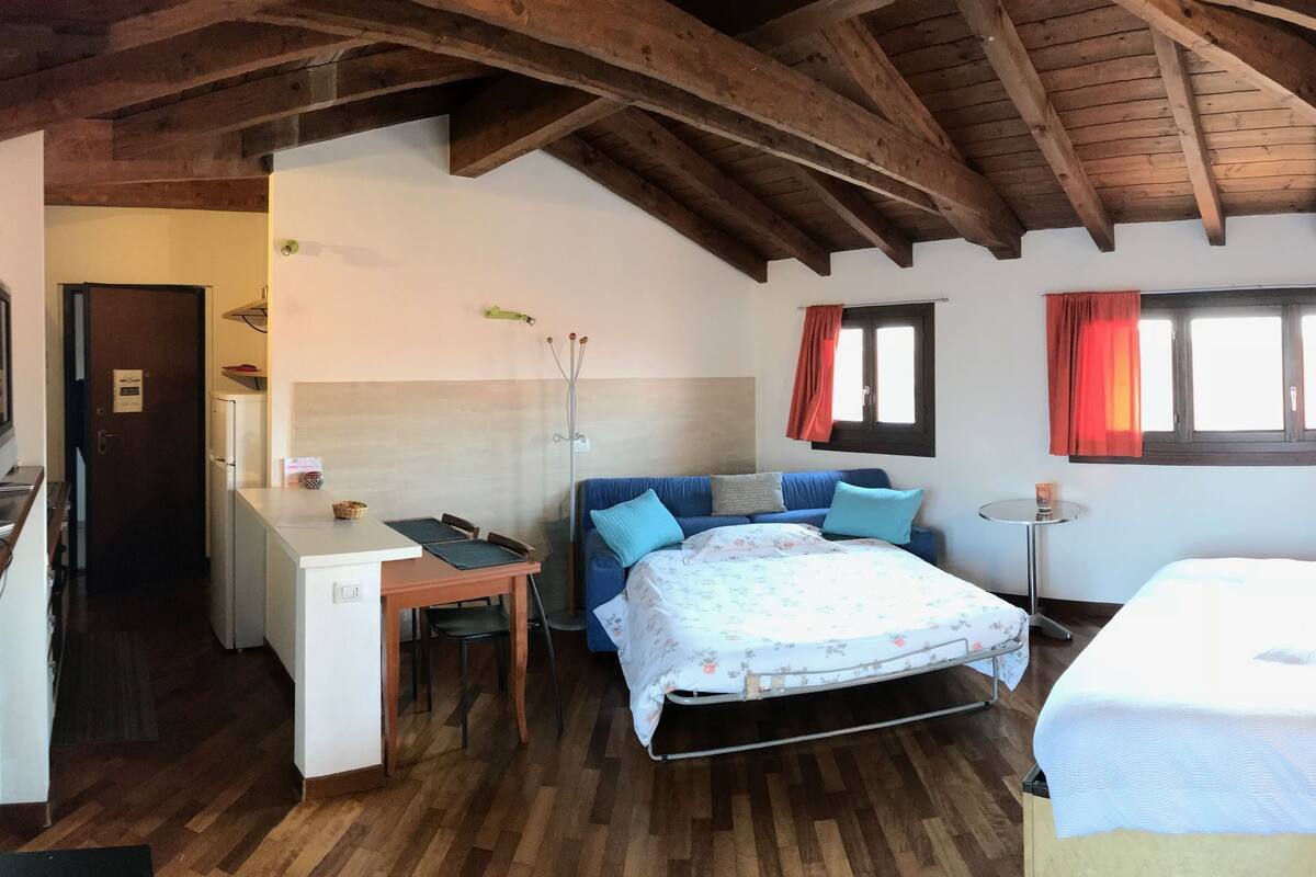 Rollaway beds, free WiFi, bed sheets, wheelchair access