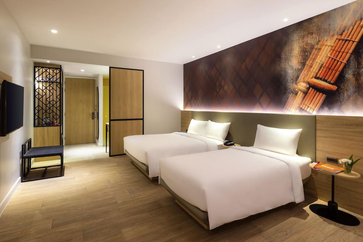 Triple Room, Berbilang Katil | Peti besi dalam bilik, meja, kalis bunyi, katil bayi/kot (percuma)