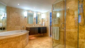 Bathroom - Reeds Penthouse 13 (Weston)