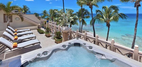 Outdoor spa tub - Reeds Penthouse 12 (Weston)