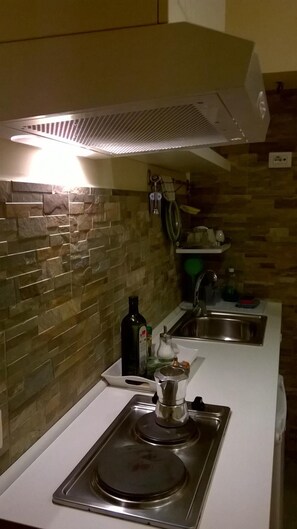 Fridge, microwave, stovetop, electric kettle - Le Stanze Di Angela (Naples)