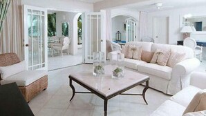 Living room - Reeds Penthouse 14 (Weston)