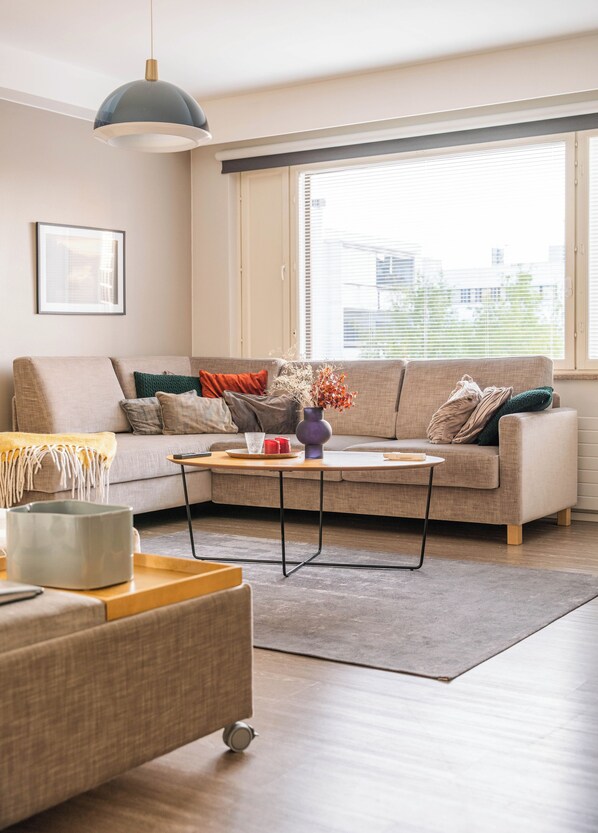 Luxury Apartment, 2 Bedrooms, Non Smoking, Sauna | Living area | Smart TV