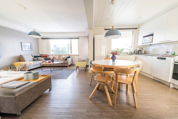 奢华公寓, 2 间卧室, 无烟房, 桑拿浴 | 起居区 | 智能电视