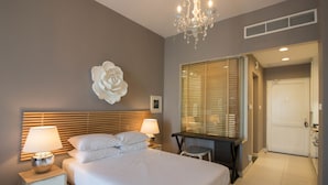 Studio, Sea View | Living room - One Perfect Stay - Palm Views East (Dubai)