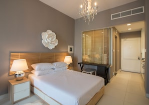 Studio, Sea View | Living room - One Perfect Stay - Palm Views East (Dubai)