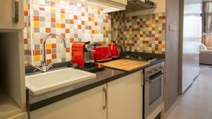 Studio, Sea View | Private kitchen - One Perfect Stay - Palm Views East (Dubai)